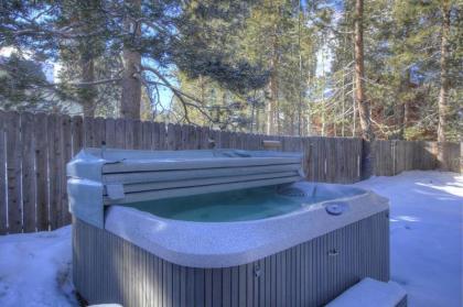 Sierra Mountain Lodge by Lake Tahoe Accommodations - image 12