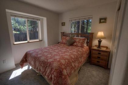 Sierra Mountain Lodge by Lake Tahoe Accommodations - image 2