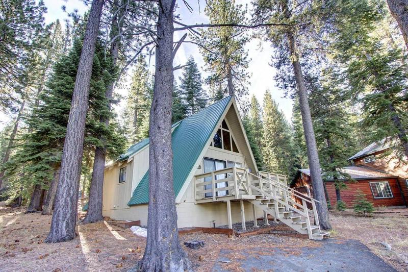 Lodgepole Chalet by Lake Tahoe Accommodations - main image