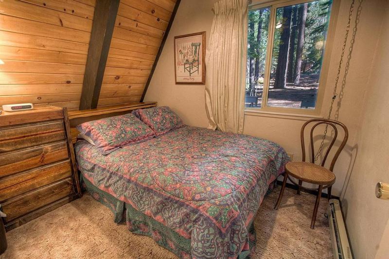 Lodgepole Chalet by Lake Tahoe Accommodations - image 4