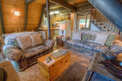 Lodgepole Chalet by Lake Tahoe Accommodations - image 9