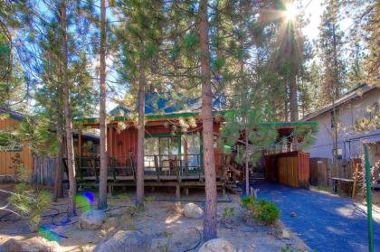 Sky Chalet by Lake Tahoe Accommodations - image 2