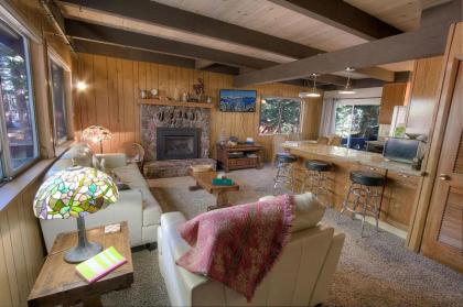 Skyline Divine by Lake Tahoe Accommodations - image 11