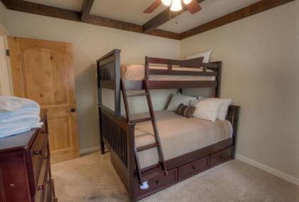 Snowshoe Chalet by Lake Tahoe Accommodations - image 11