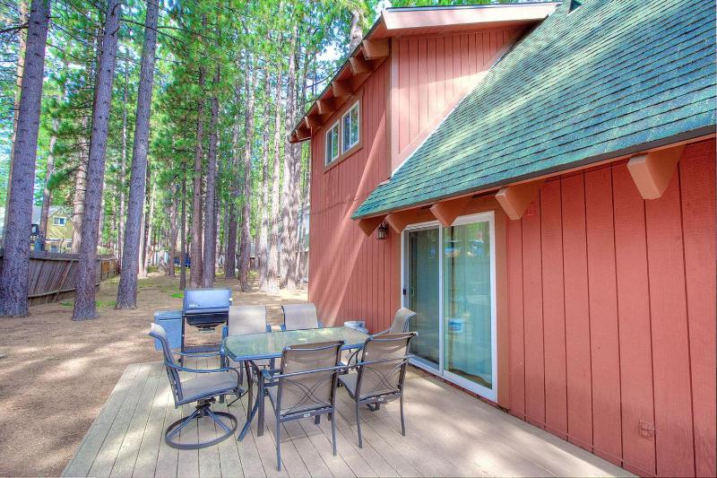 Snowshoe Chalet by Lake Tahoe Accommodations - image 6