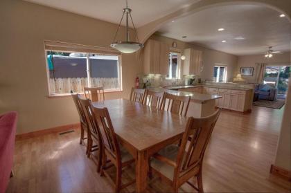 Alpine Haus Tahoe by Lake Tahoe Accommodations - image 3