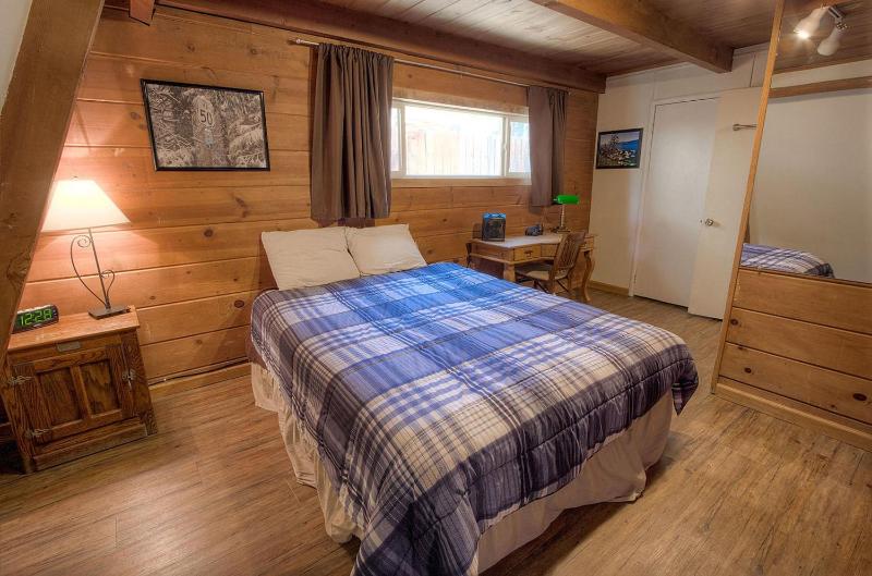 Tahoe Chalet by Lake Tahoe Accommodations - image 3