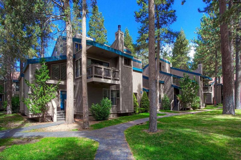 Bear Lake Hideaway by Lake Tahoe Accommodations - image 6