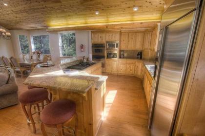 Truckee River Lodge by Lake Tahoe Accommodations - image 3