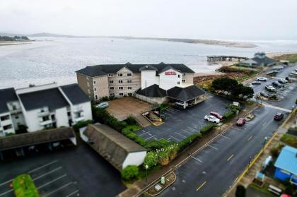 Siletz Bay Beachfront Hotel by OYO Lincoln City - image 12