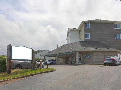 Siletz Bay Beachfront Hotel by OYO Lincoln City - image 2