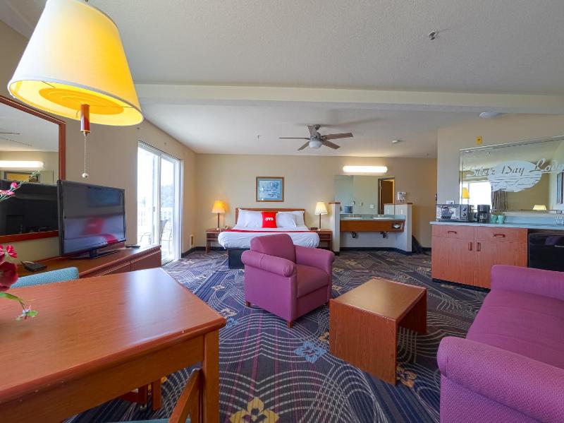 Siletz Bay Beachfront Hotel by OYO Lincoln City - image 6