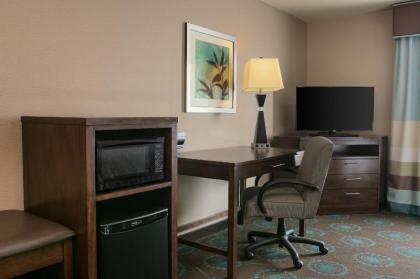 Hampton Inn and Suites - Lincoln Northeast - image 15