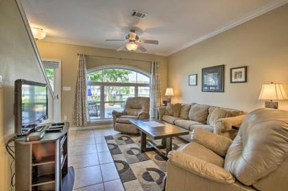 Lovely Condo with Balcony Walk to The Beach!