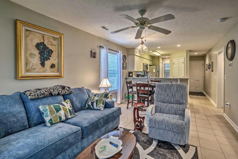 1st-Floor Condo on Golf Course 10 Miles to Beach! - image 3