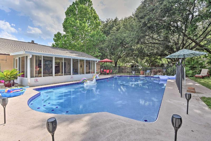 Family Home with Shared Pool Less Than 7 Mi to Wekiva Island - image 6