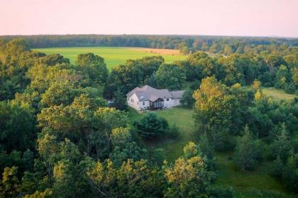 Wisconsin Dells Area Home with Wet Bar and Fire Pit!