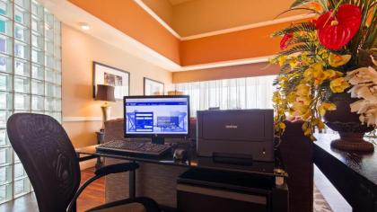 Best Western East Towne Suites - image 11