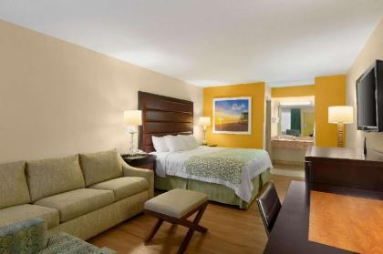 Days Inn by Wyndham N Orlando/Casselberry - image 2