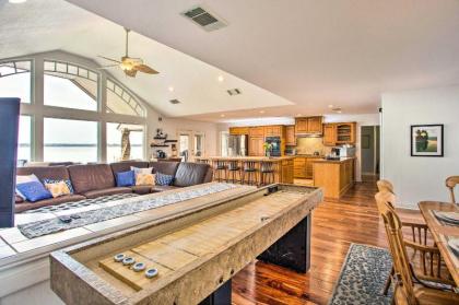 Cedar Creek Lake House with Private Hot Tub! - image 5