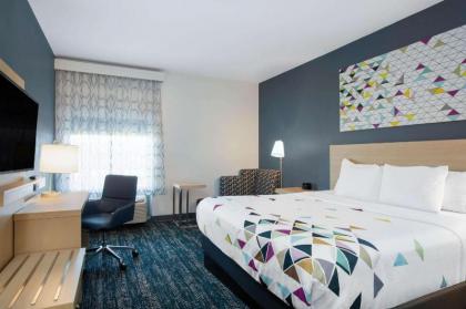 La Quinta Inn & Suites by Wyndham Manassas VA- Dulles Airport - image 10