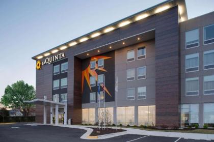 La Quinta Inn & Suites by Wyndham Manassas VA- Dulles Airport - image 4