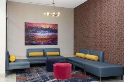 La Quinta Inn & Suites by Wyndham Manassas VA- Dulles Airport - image 6