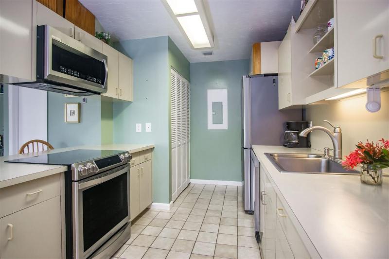 Sun Kissed Keys 2bed/2.5bath condo with shared pool - image 7