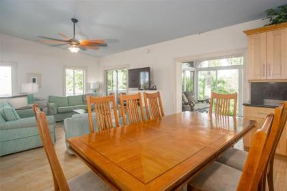 Big Kahuna 5bed/4bath updated home with private pool & dockage - image 14