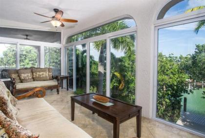 Big Kahuna 5bed/4bath updated home with private pool & dockage - image 13