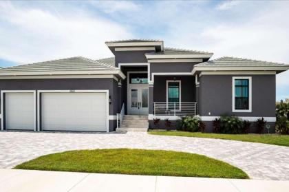 Brand New Home on Mendel Walk to beach - image 9