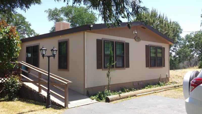 Yosemite Gateway Rentals Overlook House - main image