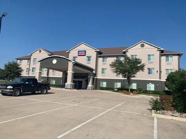 Executive Inn & Suites - image 4