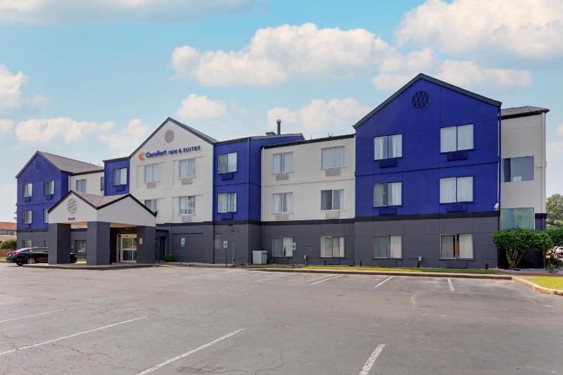 Comfort Inn & Suites - main image