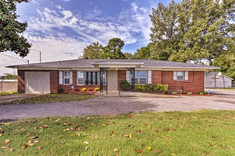 Memphis Home with Smoker about 2 Miles to Graceland! - main image