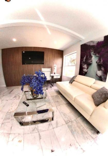 South Beach Luxury Apartments - image 6