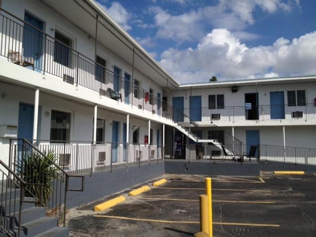 Miami Springs Inn - image 7