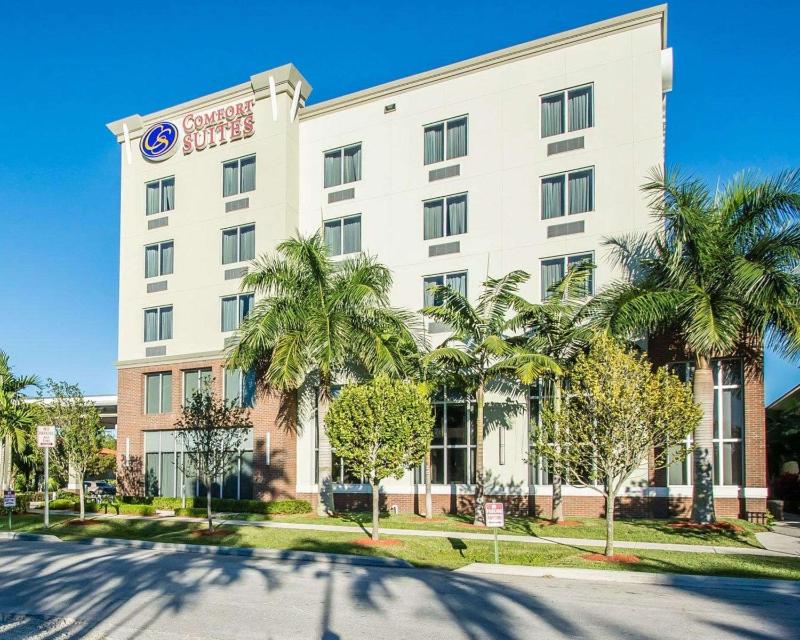 Comfort Suites Miami Airport North - main image