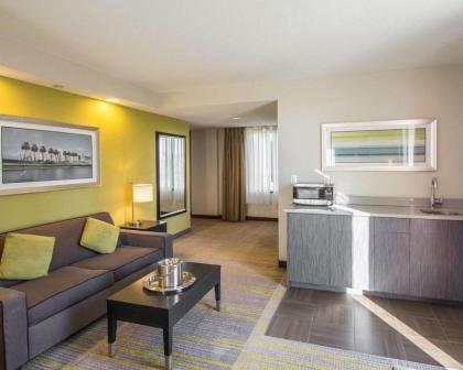 Comfort Suites Miami Airport North - image 12