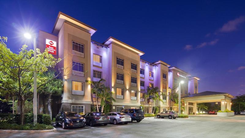 Best Western Plus Miami Airport North Hotel & Suites - image 2