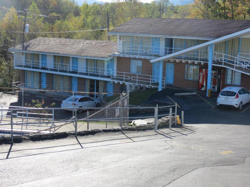 Boone trail inn - image 6