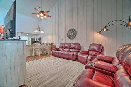 Serene Townhome with Porch Walk to Lake Conroe - image 5