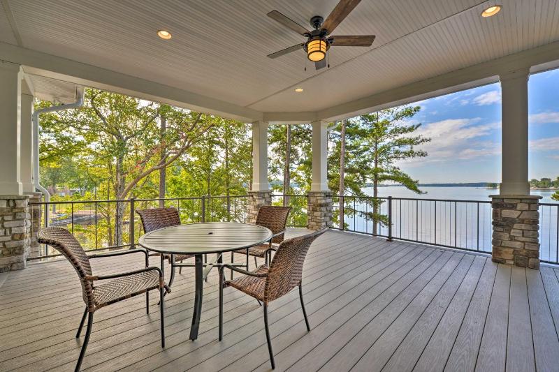 Waterfront Lake Norman House with Private Deck! - main image