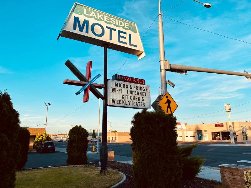 Lakeside Motel - main image