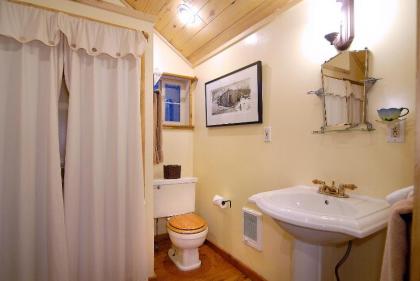 Pioneer Guest Cabins - image 3