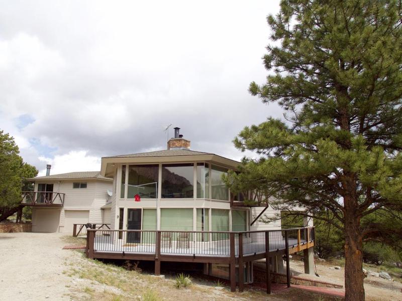 Cliffside House - 3 Bedroom Near Mt Princeton Hot Springs Home - main image