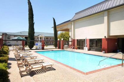 Coratel Inn & Suites New Braunfels - image 12