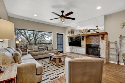 NEW-Luxury Riverfront Condo 1blk to Schlitterbahn! - image 8