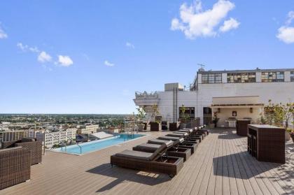 STUNNING NEW 15th FLOOR CONDO- CITY VIEWS FR QTR - image 2