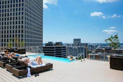 POSH DOWNTOWN STUDIO ROOFTOP POOL 24HR GUARD - image 5